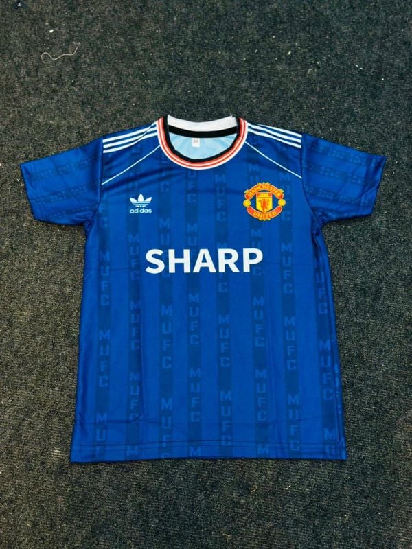 UNITED AWAY RETRO KIT 26 
BECKAM7⃣✨