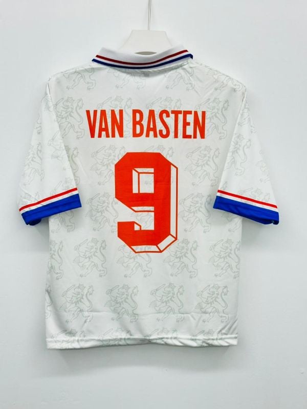 HOLAND
VAN BASTEN 9️⃣