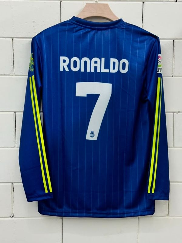 Retro fullsleeve category
-JS  AWAY RETRO REAL  12-13 KIT
PLAYER-RONALDO7️⃣✨