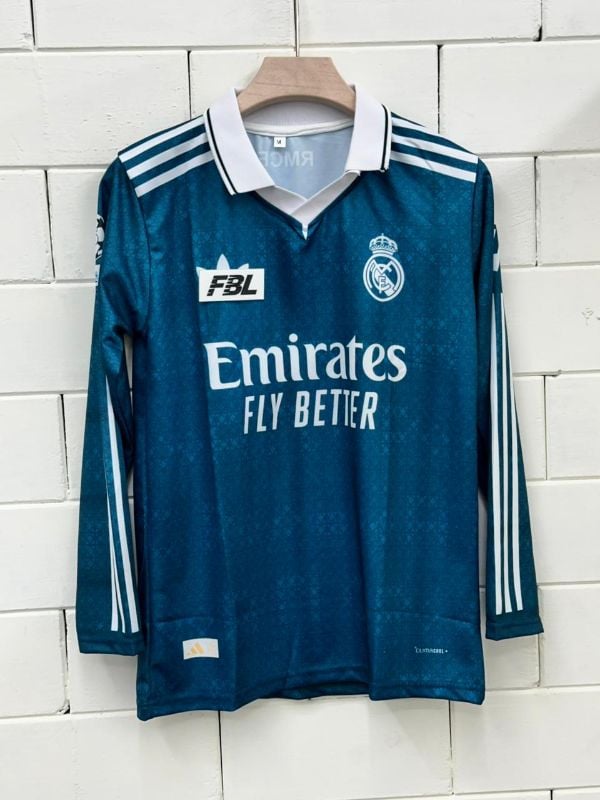 Retro fullsleeve collar category -JS REAL MADRID AWAY 26-27 KIT🌟
PLAYER- MBAPPE  ✨