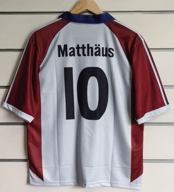 COLLAR EMBROIDERY FIVESLEEV
BAYERN RETRO 98-99 KIT
PLAYER- MATTHAUS🔟
