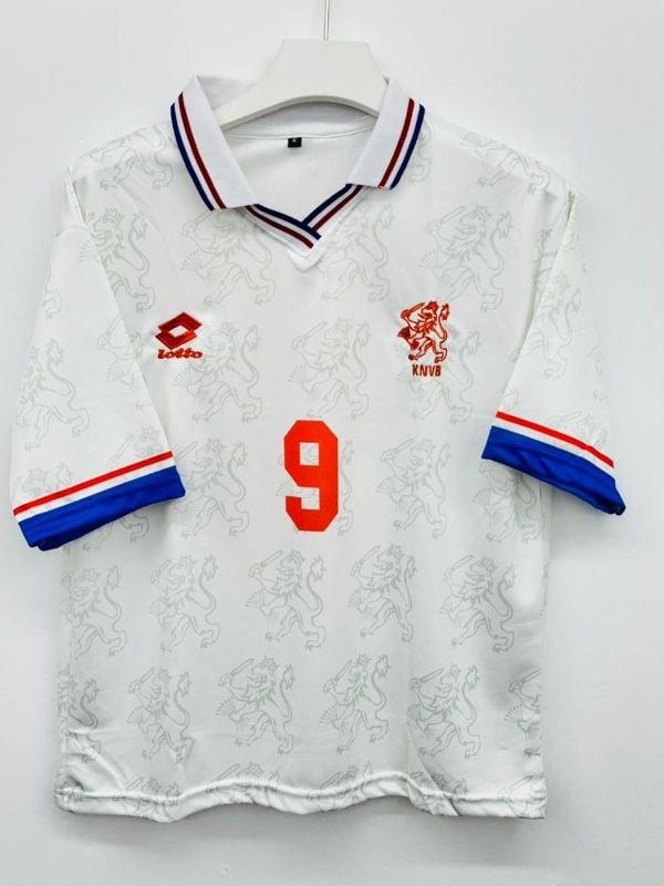 HOLAND
VAN BASTEN 9️⃣