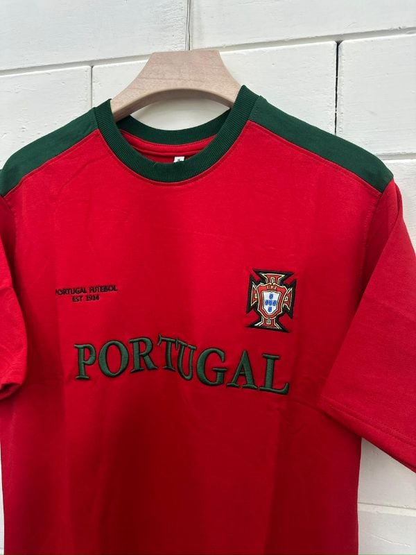 PORTUGAL VINTAGE TSHIRT
EMBROIDERY STYLE