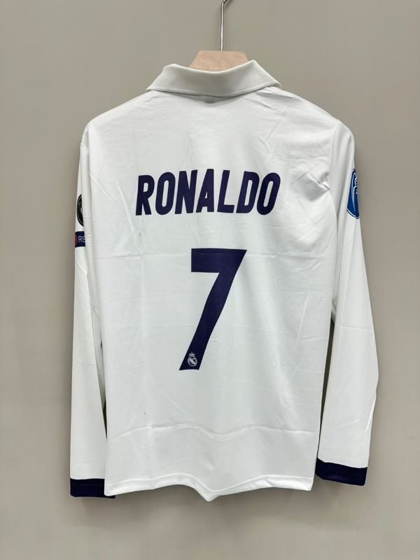 REAL MADRID RETRO KIT 💫
RONALDO 7️⃣🌟