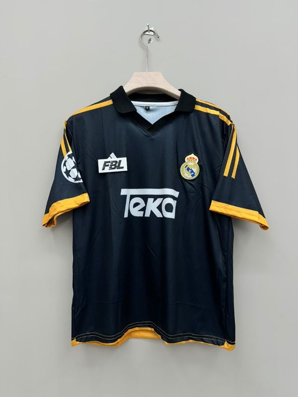 REAL MADRID RETRO KIT✨
R CARLOS 3️⃣ ⚡