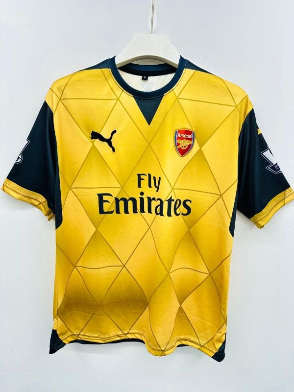 Arsenal Away Football Jersey – Özil 1️⃣1️⃣
