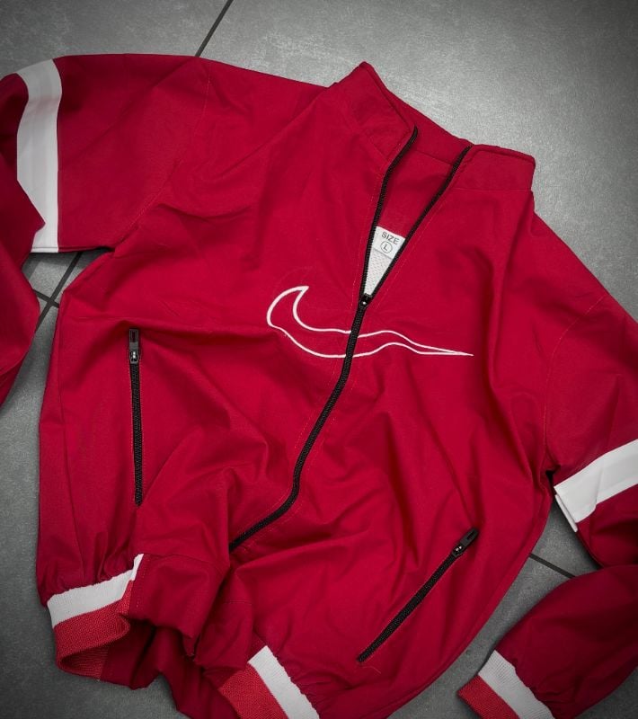 VINTAGE-STYLE RED FULL- ZIP EMBROIDERY 🪡 NIKE  JACKET ⚡