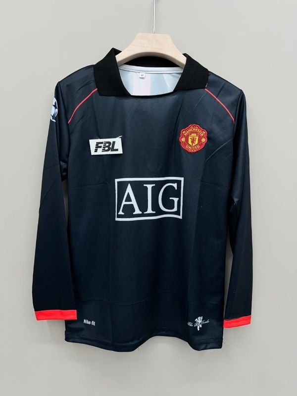 UNITED AIG BLACK  RETRO KIT 💫 
RONALDO⚡
