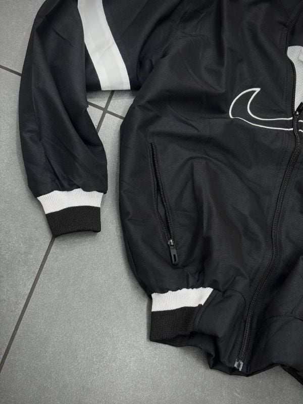 VINTAGE-STYLE BLACK FULL- ZIP EMBROIDERY 🪡 NIKE  JACKET ⚡