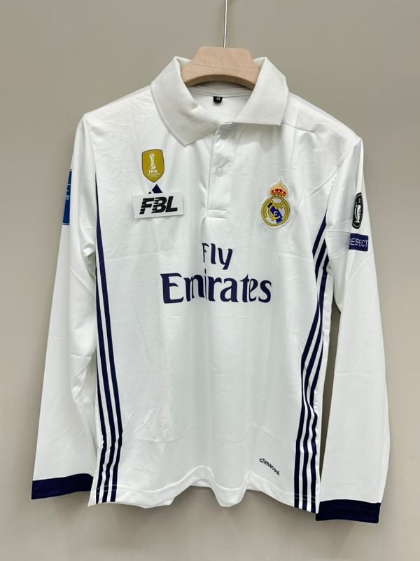 REAL MADRID RETRO KIT 💫
RONALDO 7️⃣🌟