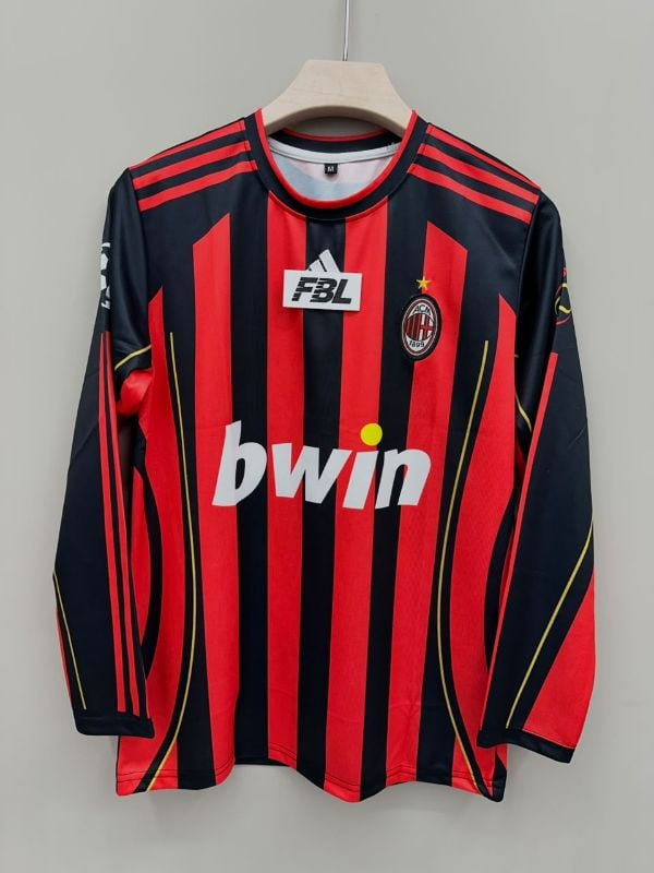 AC MILAN RETRO KIT ⚡
KAKÁ 22 💥