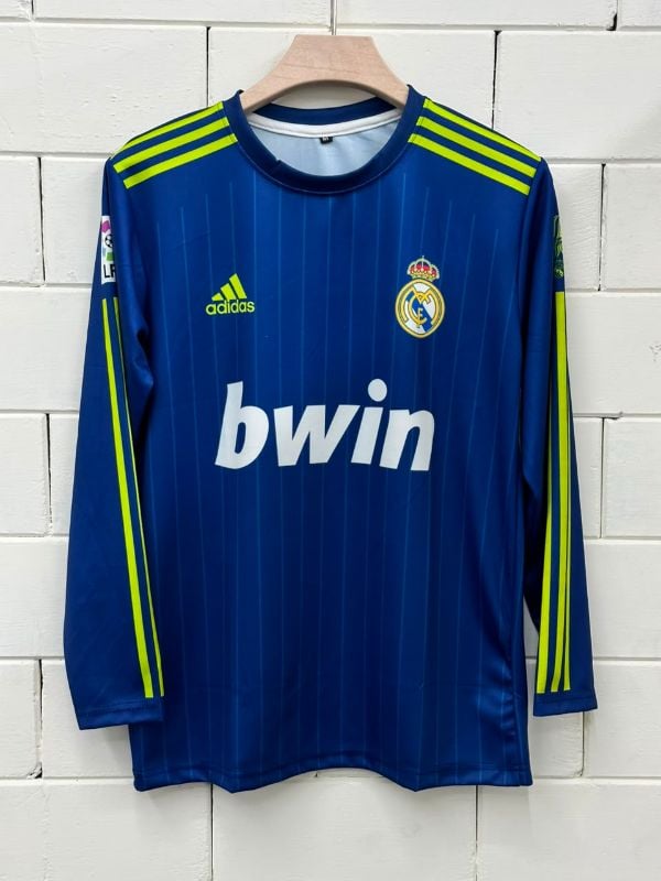 Retro fullsleeve category
-JS  AWAY RETRO REAL  12-13 KIT
PLAYER-RONALDO7️⃣✨