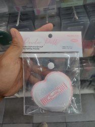 Puff Bedak Halus untuk Setting Riasan