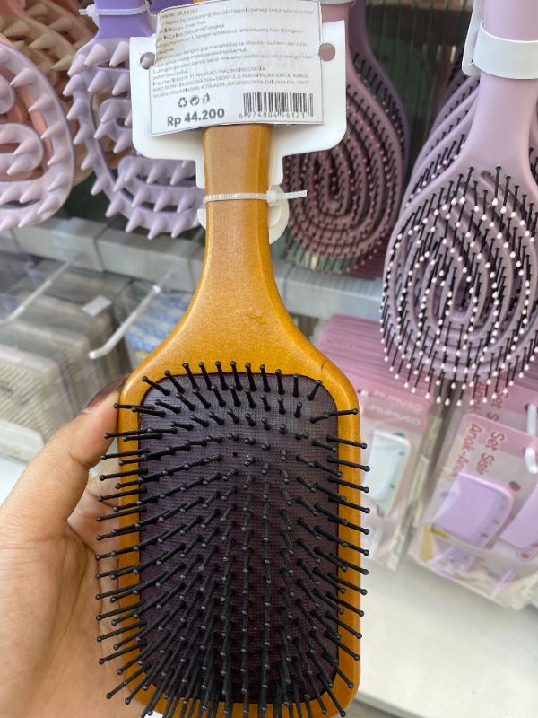 Sisir pijat kepala persegi besar warna coklat