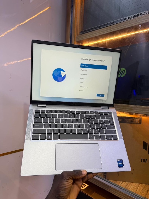 Dell latitude 7440
Intel core i5-1335u/1345U
Keyboardlight
14” 1920x1200 FHD Display
16gb ram / 512gb ssd 
Fingerprint scanner
13th generation