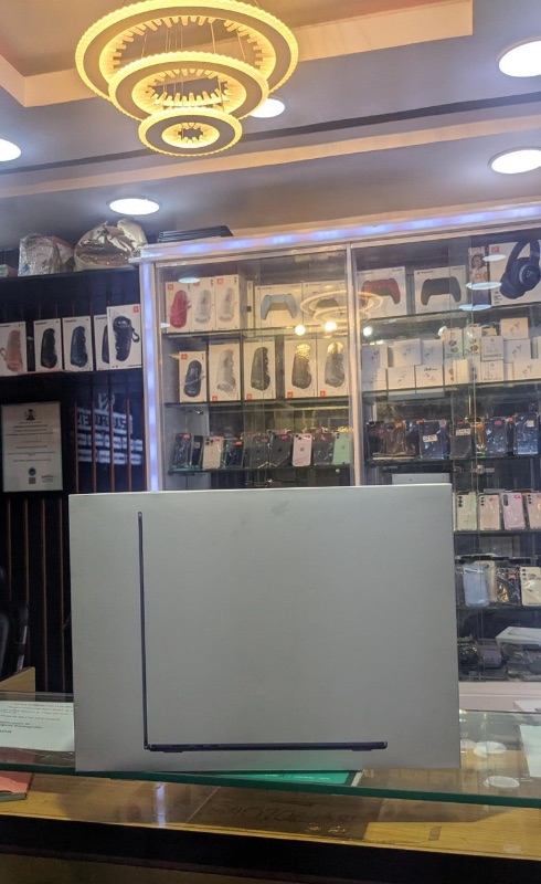 Brand New MacBook Air 2025 15" M4 16/512 Midnight Color