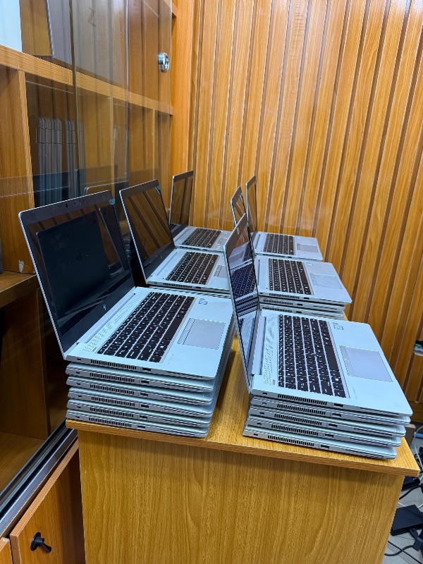 HP Elitebook 840 G5/G6
Intel Core i5-8350U @ 1.7Ghz/
3.6Ghz
16gb ram; 512gb ssd
8th generation
Keyboardlight
1920x1080 14" FHD Display