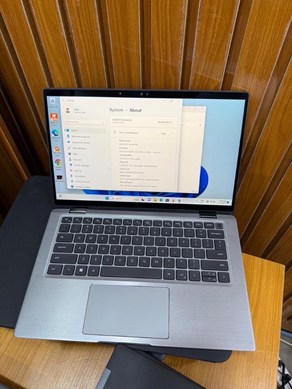 Dell latitude 7430 2in1 
Touchscreen & convertible to tablet 
Intel Core i5-1245U @ 1.6/4.4Ghz
16gb ram / 512GB SSD
Backlit Keyboard 
1920x1080 14" FHD Dispay 
Face ID & fingerprint