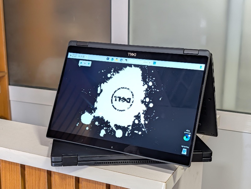 DELL Latitude 7390 x360 Laptop
13" FHD, Touchscreen Display
Intel core i7-8th Gen
16GB RAM / 512GB SSD 
x360 convertible [Tablet|Laptop]design
Backlit Keyboard
Type-C Charging | Thunderbolt (USB-C) Port 
Laptop and Charger