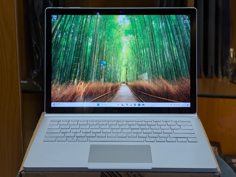 Microsoft Surface Book 3
13.5" 3K Non-Touch Display 
Intel i7-10th Gen 
32GB RAM / 512GB SSD
NVIDIA GTX 1650
4GB Dedicated Graphics Card
Face ID IR Camera 
Backlit Keyboard 
Laptop and Charger