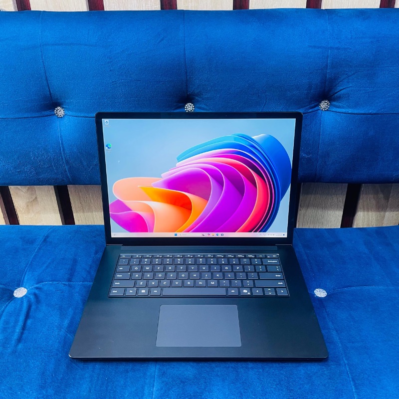 Microsoft Surface Laptop 6
13-inch PixelSense 2K Touchscreen Display
14th Gen Intel Core Ultra 7 (16-Cores 22 threads)
16GB RAM 
512GB SSD 
Backlit keyboard 
Intel Arc Graphics 
Face ID Unlock 
Windows 11 Copilot 
Laptop and Charger