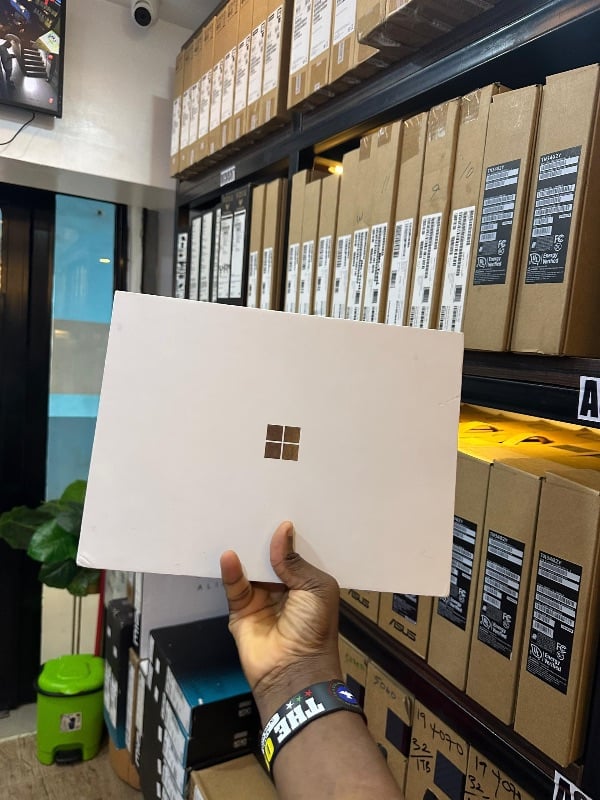 Brandnew Sealed 2025 Microsoft Surface Laptop 13 (Latest) - Snapdragon X Plus (8cores)/Copilot+PC/16gig LPDDR5 Ram/512GB NVMe PCIe GEN4x4 SSD/13inches FHD+ (1920 x 1280) Display/Face Unlock/Touchscreen/Thunderbolt4 TypeC port/Ocean Blue color