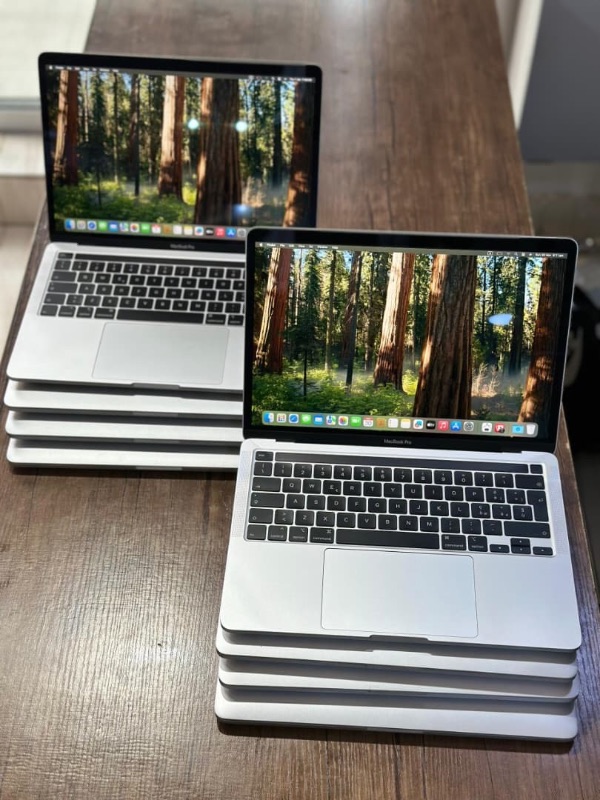 MacBook Pro 2020
32GB Ram,512GB SSD
Intel Core i7 
13 Inch screen size
TouchBar
Touch ID