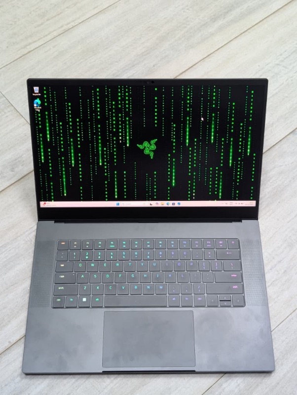 2020 RAZER BLADE 15 Advanced Edition | 15.6” FHD *300Hz(ultra Fast)* IPS DISPLAY | 10th Gen Intel Core i7-10875H | 16GB RAM / 1TB SSD | Nvidia GeForce RTX 2080 SUPER | 8gb GDDR6 Dedicated Graphics Card | Per-key Rgb chroma keyboard • thx spatial audio