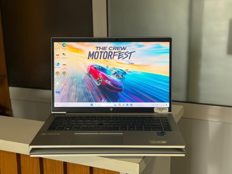 HP Elitebook 840 G8
14" Full HD(Non-Touch), IPS Display 
Intel Core i7-11th Gen 
16GB RAM / 512GB SSD
Face ID HD-IR Privacy Camera
Fingerprint-Security scanner
Intel Iris Xe Graphics
Backlit keyboard 
Thunderbolt 4 
Laptop and Charger