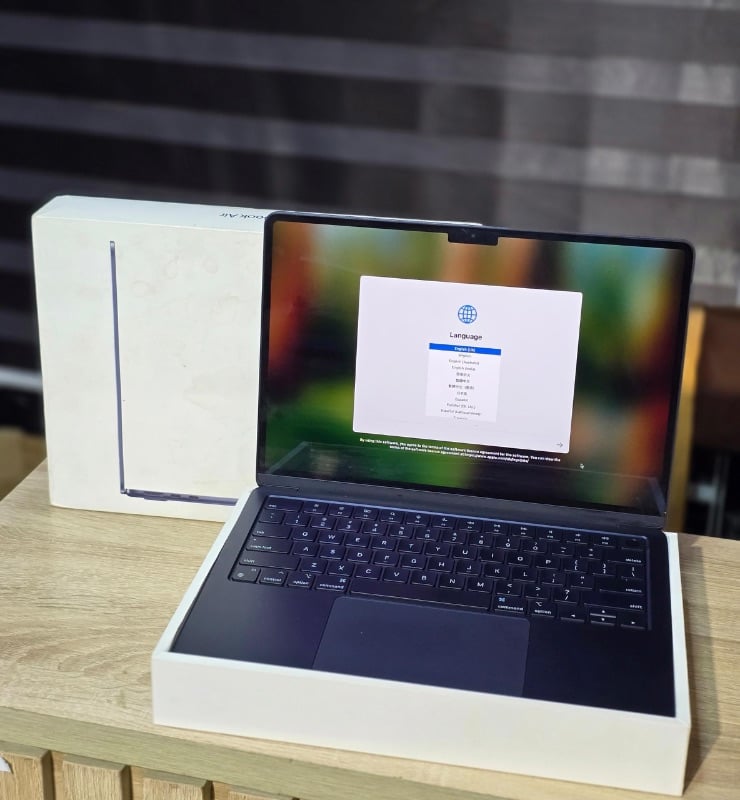 Dell latitude 7400 Touchscreen
Intel Core i7-8665U @ 2.1/4.4Ghz max speed
16gb ram; 256gb ssd
Backlit Keyboard
Full hd
8th generation