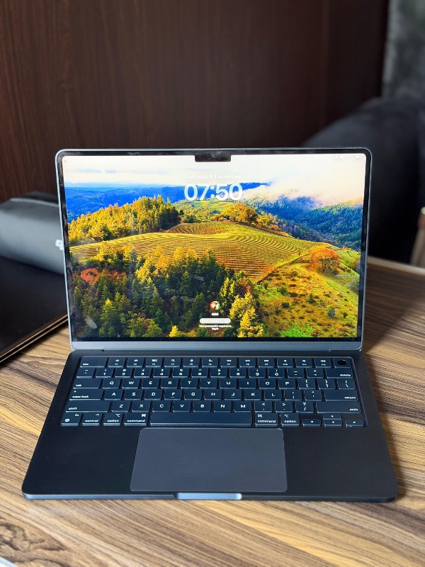 13 Inch MacBook Air 2022 M2 8GB 256GB CC:35 |