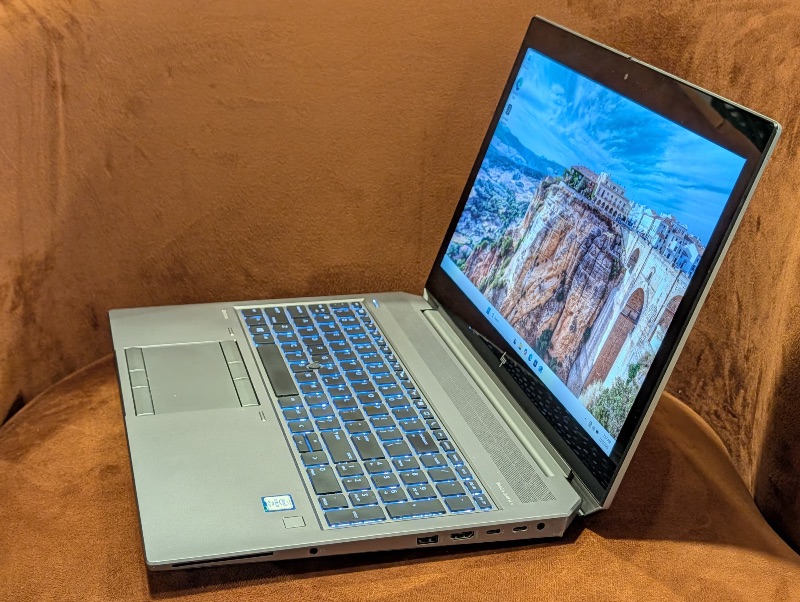 HP Elitebook 840 G5
14" FHD, Non-Touch Display
Intel i7-8th Gen 
16GB RAM / 512GB SSD
Backlit Keyboard 
Face ID • Fingerprint
Laptop and Charger