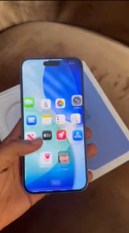 Open Box 
iPhone 16 Plus 128GB 
Physical + ESIM 
Cracked back 
93