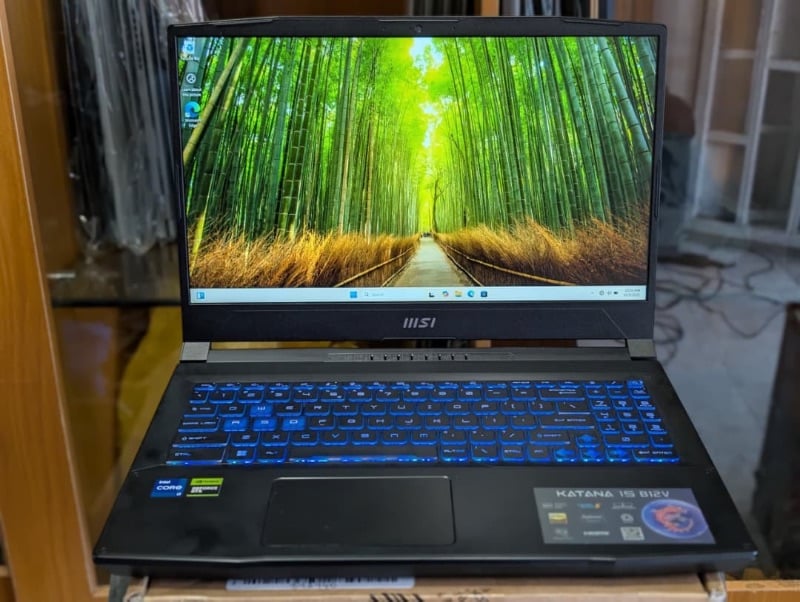 MSI Katana 15B12V
15.6" 144Hz FHD Display
Intel Core i7-12th Gen 
*32GB RAM / 1TB SSD*
NVIDIA RTX 4060
8GB Dedicated Graphics 
RGB Backlit Keyboard 
Laptop and Charger