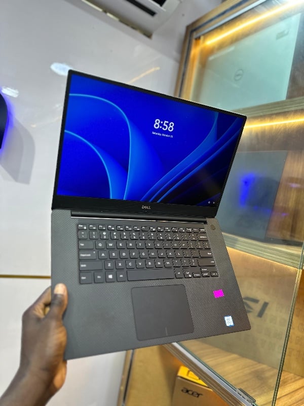 Dell Precision 5530 Anniversary Edition
Intel Core i7-8850H @ 2.6Ghz (12CPUs)
32gb ram / 512gb ssd
8th generation
Backlit Keyboard
1920x1080 15.6” FHD Display
4gb Nvidia Quadro Dedicated graphics