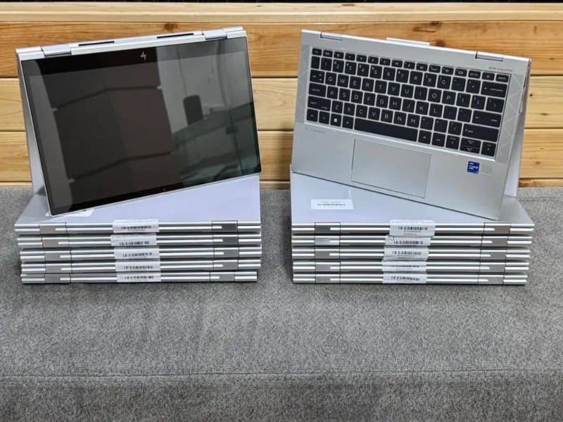 Hp Elitebook 830 G8 2-in-1 Laptop 
13-inch FHD Touchscreen Display
Intel Core i7-11th Gen 
16GB RAM 
512GB SSD 
Backlit keyboard 
Fingerprint Scanner 
Face ID Unlock 
Intel Iris Xe Graphics 
Laptop and Charger