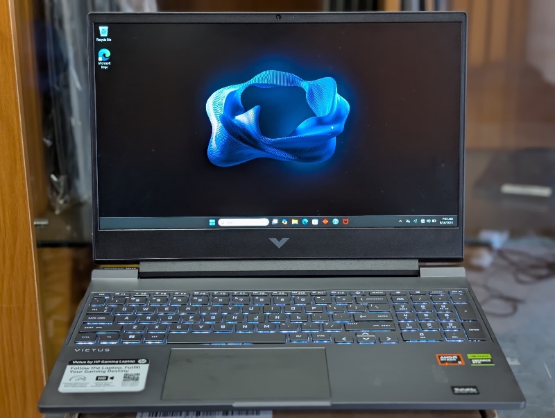 HP Victus 15-fb2082wm
15.6" 144Hz FHD Display 
14th Gen–AMD R5 8645HS
16GB RAM / 512GB SSD
NVIDIA RTX 4050
6GB Dedicated Graphics 
Backlit Keyboard 
Laptop and Charger