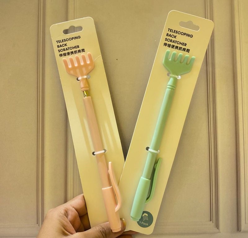Alat garuk telescopic praktis (campuran 2 warna)
