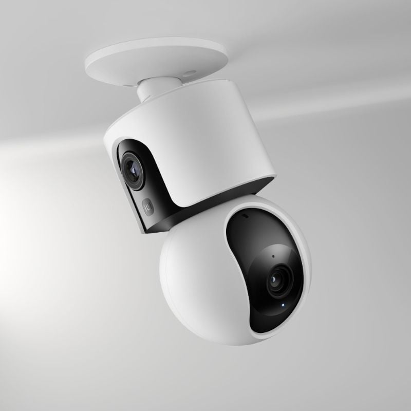 Xiaomi Smart Camera C300 Dual, une caméra de surveillance intérieure intelligente équipée d'un double objectif pour une couverture complète de la pièce.