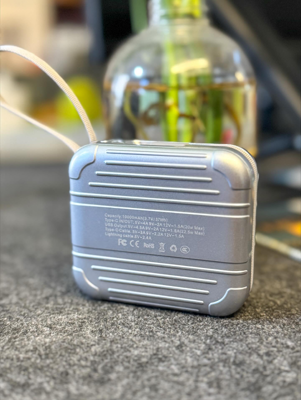 batterie externe (power bank) de Breeks Electronics. 
Capacité de 10 000 mAh.