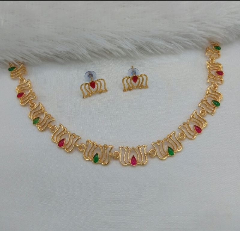 Traditional Lotus Design Necklace Set-GP034