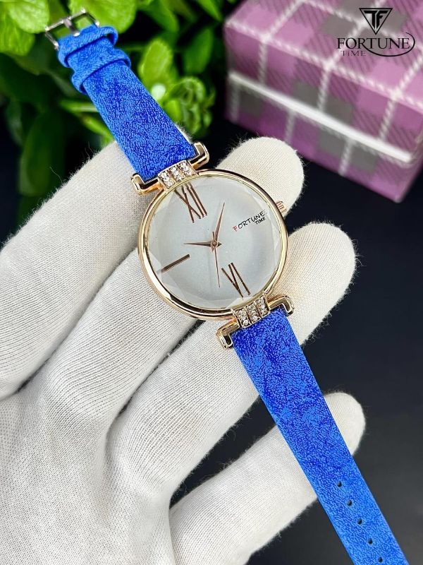 Women's Quartz Water Resistant Round Watch - 1 Pc