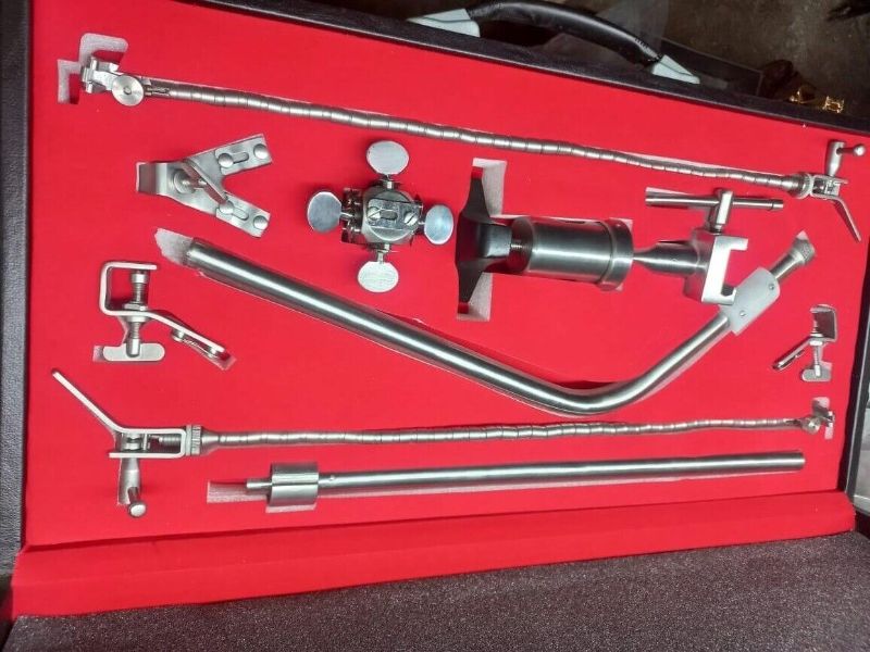 LEYLA BRAIN RETRACTOR NEUROSURGERY FLEXIBLE ARMS-COMPLETE SET WITH CARRY BOX.