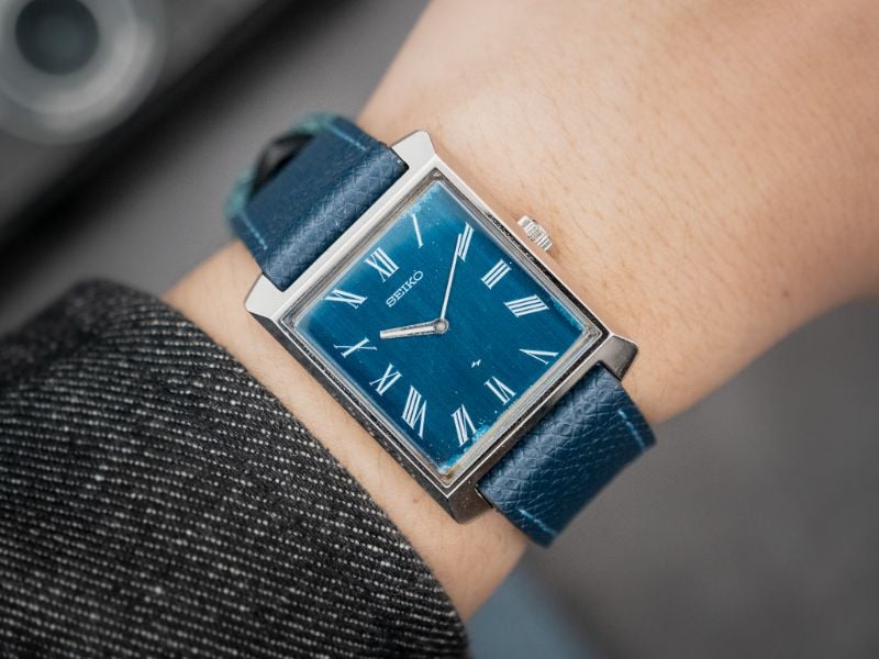 VINTAGE SEIKO MANUAL WINDING CHARIOT ROMAN TANK WATCH