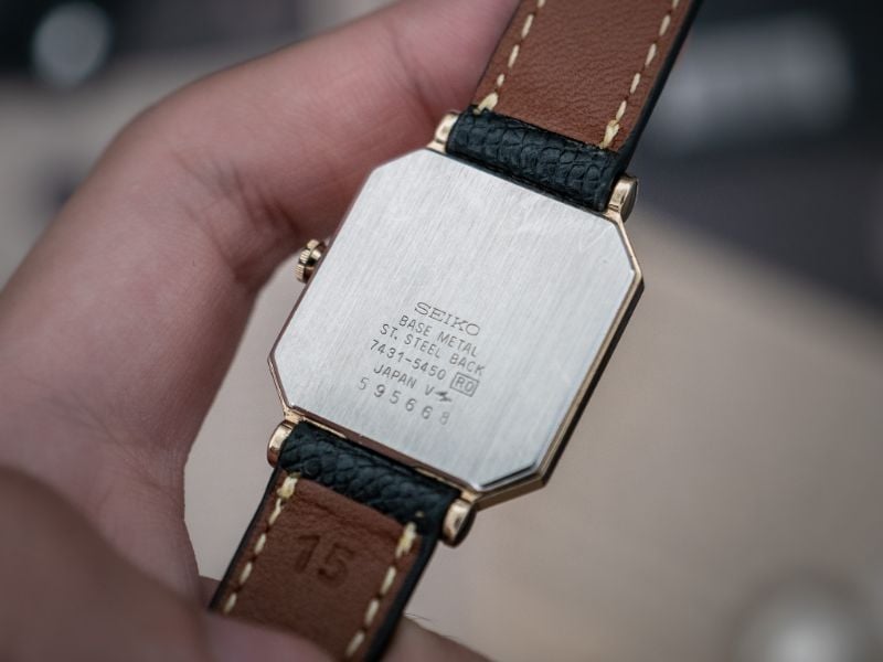 VINTAGE SEIKO ROMAN NUMERALS TANK WATCH