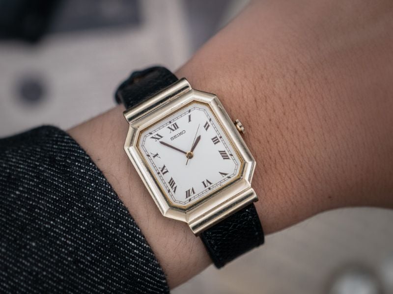 VINTAGE SEIKO ROMAN NUMERALS TANK WATCH