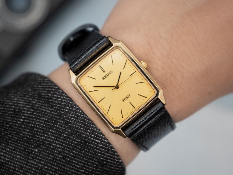 VINTAGE SEIKO SPIRIT TANK WATCH