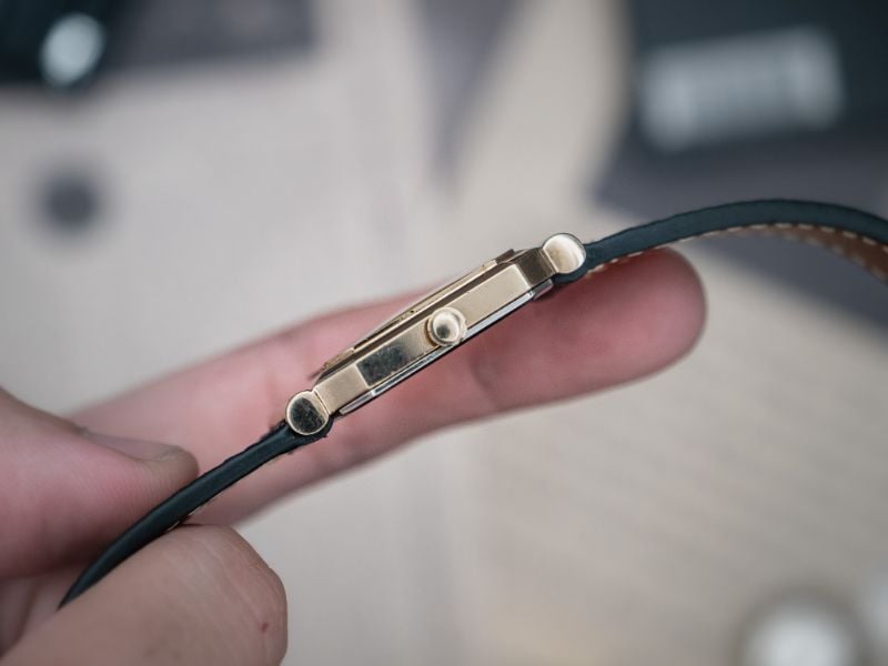 VINTAGE SEIKO ROMAN NUMERALS TANK WATCH