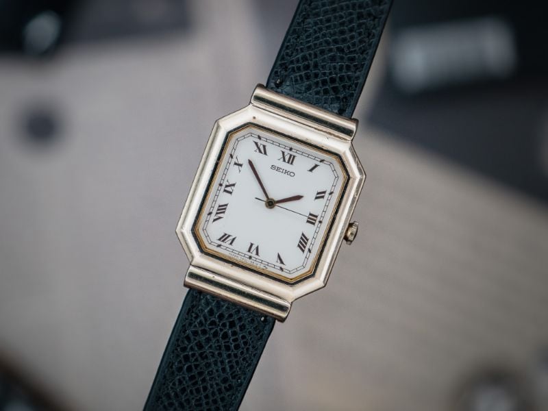 VINTAGE SEIKO ROMAN NUMERALS TANK WATCH