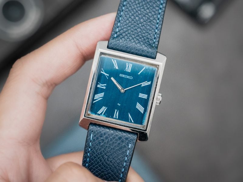 VINTAGE SEIKO MANUAL WINDING CHARIOT ROMAN TANK WATCH